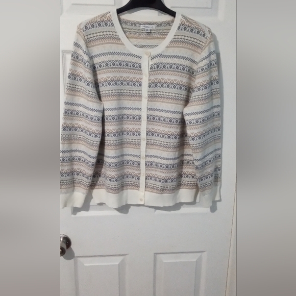 Croft & Barrow Cream and Blue Patterned Sweater - Picture 1 of 3